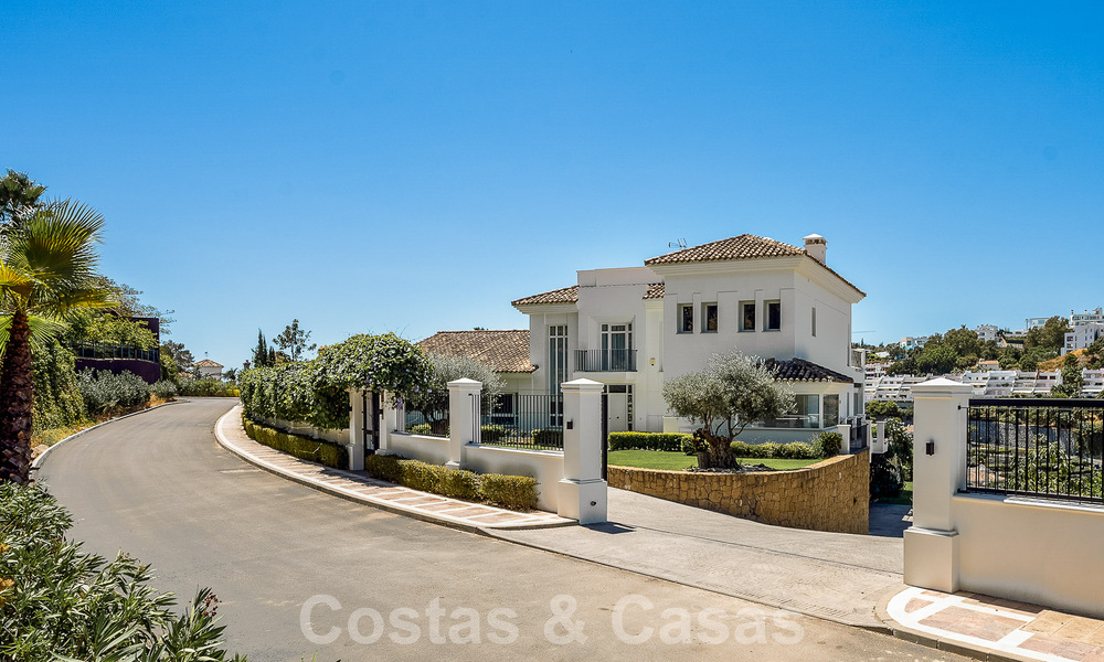 Élégante villa espagnole de luxe à vendre dans un quartier résidentiel protégé de La Quinta, Benahavis - Marbella 50382