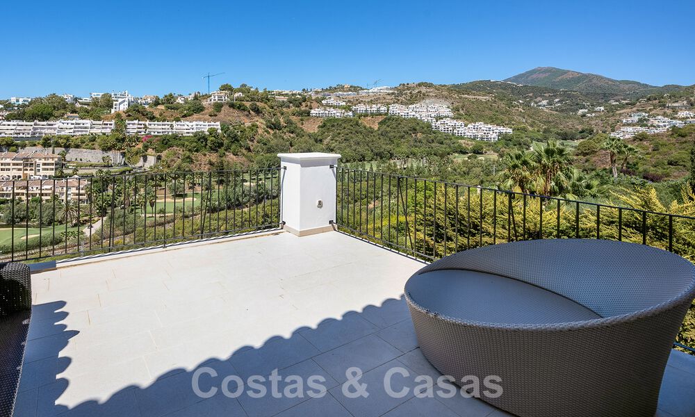 Élégante villa espagnole de luxe à vendre dans un quartier résidentiel protégé de La Quinta, Benahavis - Marbella 50426