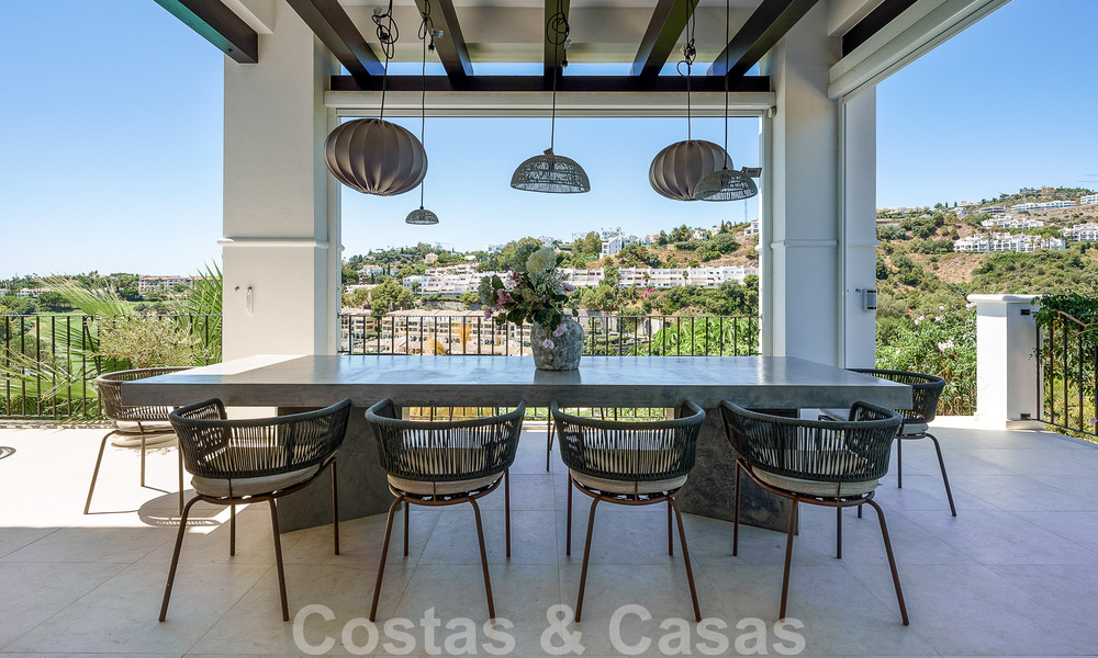 Élégante villa espagnole de luxe à vendre dans un quartier résidentiel protégé de La Quinta, Benahavis - Marbella 50454
