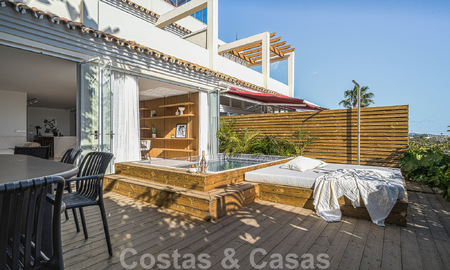 2 appartements exclusifs à vendre avec terrasse spacieuse, piscine privée et vue sur la montagne de La Concha à Nueva Andalucia, Marbella 50100