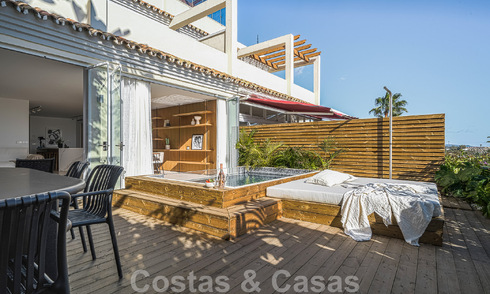2 appartements exclusifs à vendre avec terrasse spacieuse, piscine privée et vue sur la montagne de La Concha à Nueva Andalucia, Marbella 50100