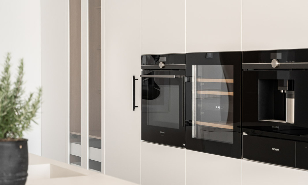 2 appartements exclusifs à vendre avec terrasse spacieuse, piscine privée et vue sur la montagne de La Concha à Nueva Andalucia, Marbella 50103