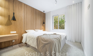 2 appartements exclusifs à vendre avec terrasse spacieuse, piscine privée et vue sur la montagne de La Concha à Nueva Andalucia, Marbella 50109 