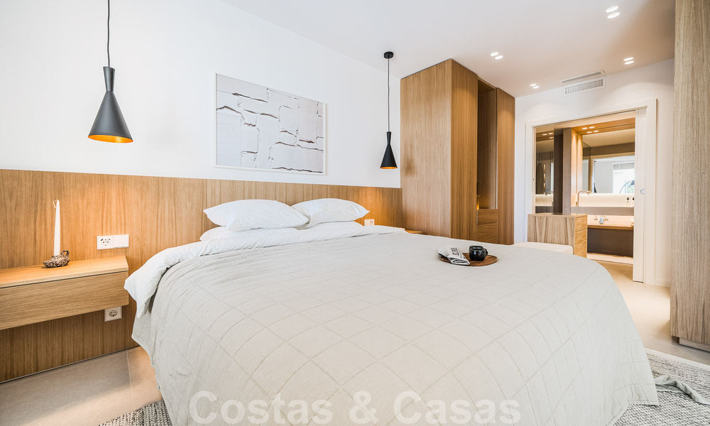 2 appartements exclusifs à vendre avec terrasse spacieuse, piscine privée et vue sur la montagne de La Concha à Nueva Andalucia, Marbella 50113