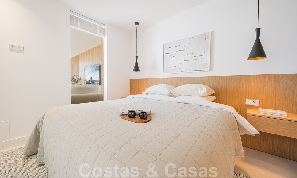 2 appartements exclusifs à vendre avec terrasse spacieuse, piscine privée et vue sur la montagne de La Concha à Nueva Andalucia, Marbella 50114