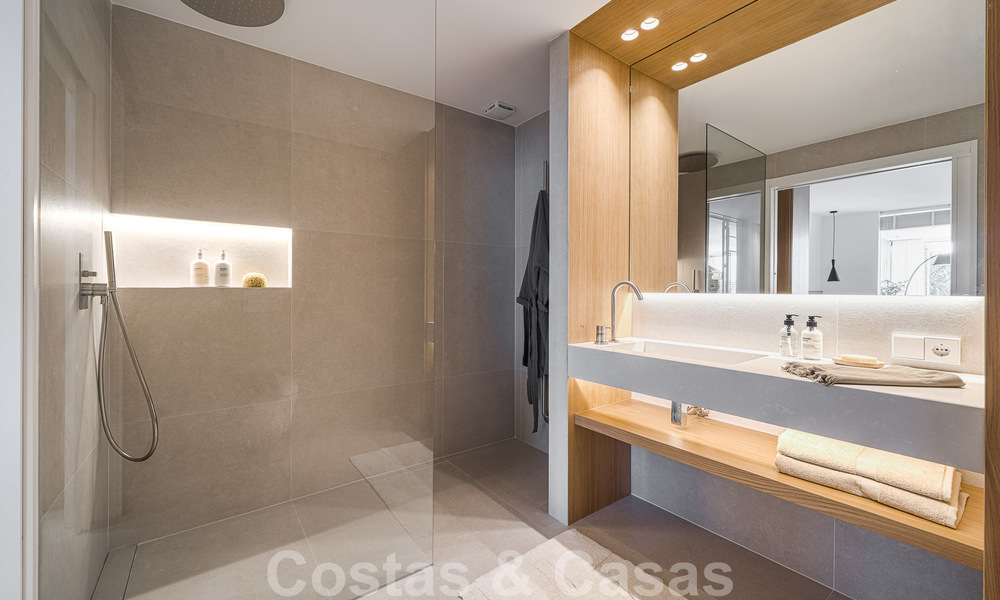 2 appartements exclusifs à vendre avec terrasse spacieuse, piscine privée et vue sur la montagne de La Concha à Nueva Andalucia, Marbella 50115