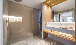 2 appartements exclusifs à vendre avec terrasse spacieuse, piscine privée et vue sur la montagne de La Concha à Nueva Andalucia, Marbella 50115 