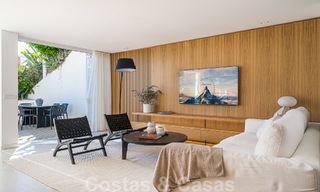 2 appartements exclusifs à vendre avec terrasse spacieuse, piscine privée et vue sur la montagne de La Concha à Nueva Andalucia, Marbella 50118 