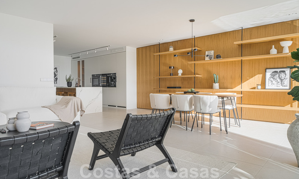2 appartements exclusifs à vendre avec terrasse spacieuse, piscine privée et vue sur la montagne de La Concha à Nueva Andalucia, Marbella 50120