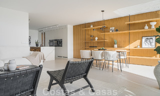 2 appartements exclusifs à vendre avec terrasse spacieuse, piscine privée et vue sur la montagne de La Concha à Nueva Andalucia, Marbella 50120 