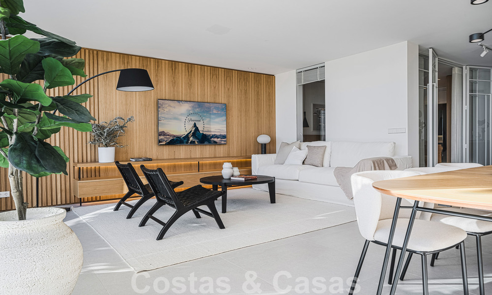 2 appartements exclusifs à vendre avec terrasse spacieuse, piscine privée et vue sur la montagne de La Concha à Nueva Andalucia, Marbella 50121