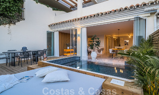 2 appartements exclusifs à vendre avec terrasse spacieuse, piscine privée et vue sur la montagne de La Concha à Nueva Andalucia, Marbella 50123 