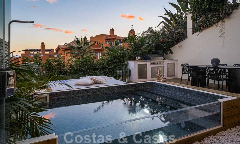 2 appartements exclusifs à vendre avec terrasse spacieuse, piscine privée et vue sur la montagne de La Concha à Nueva Andalucia, Marbella 50125
