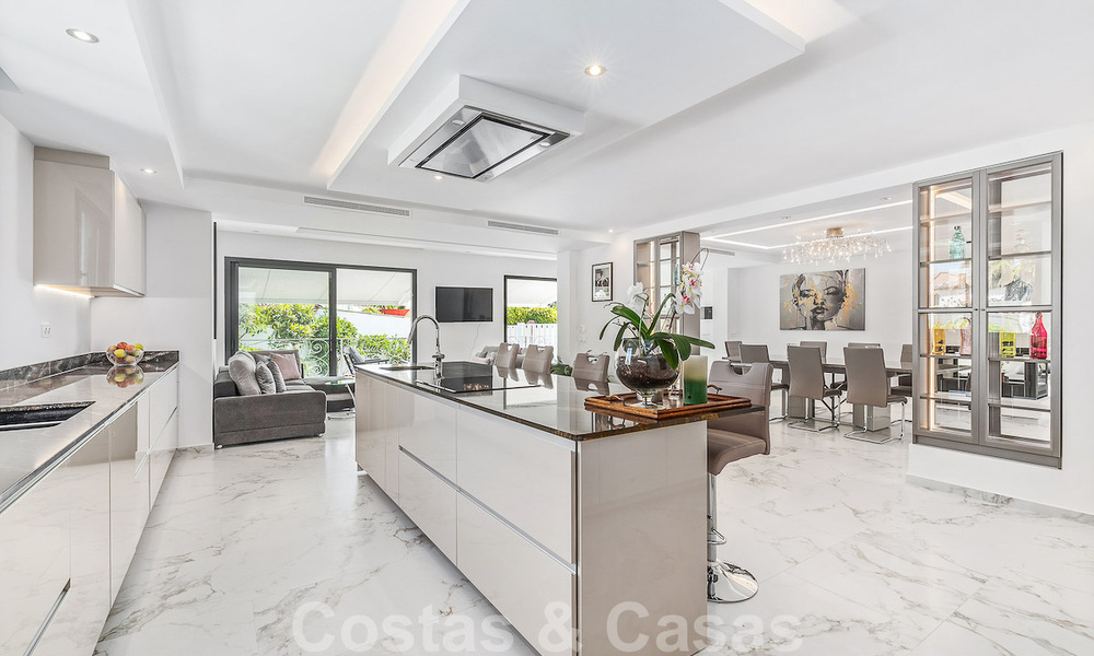 Prête à emménager! Villa de plain-pied à vendre avec 4 chambres, à 400m de la plage, New Golden Mile, Marbella - Estepona 50011