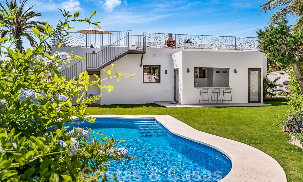 Prête à emménager! Villa de plain-pied à vendre avec 4 chambres, à 400m de la plage, New Golden Mile, Marbella - Estepona 50015