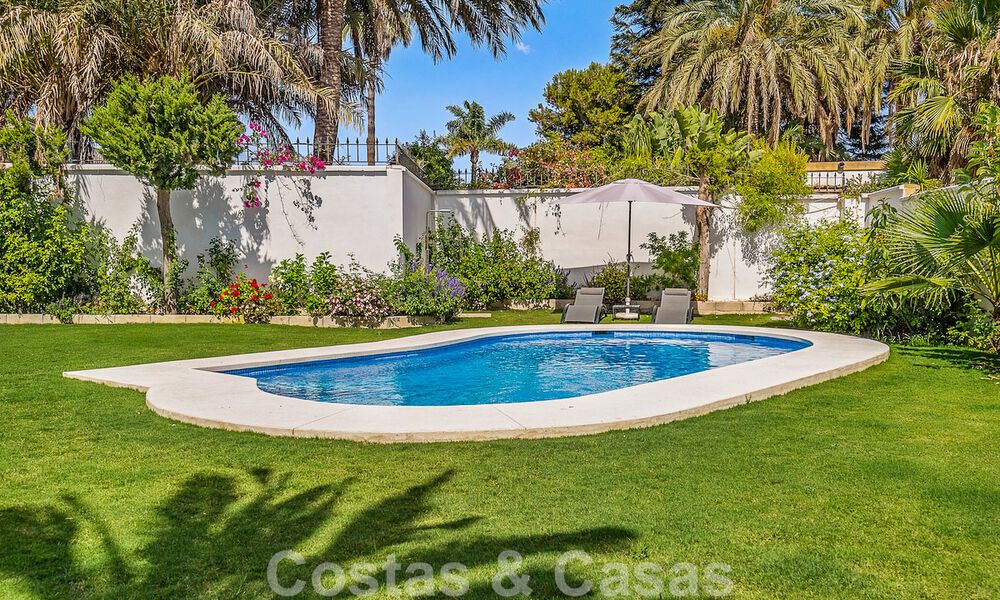 Prête à emménager! Villa de plain-pied à vendre avec 4 chambres, à 400m de la plage, New Golden Mile, Marbella - Estepona 50018
