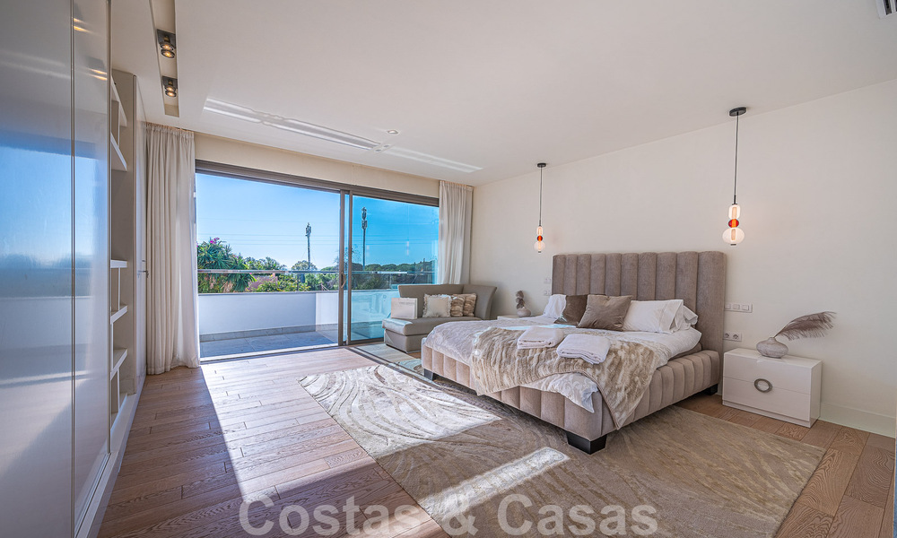 Vente d'une villa de luxe au style architectural contemporain avec vue sur la mer, située dans un quartier résidentiel recherché du Golden Mile de Marbella 50167
