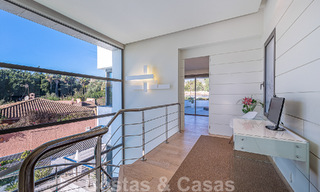 Vente d'une villa de luxe au style architectural contemporain avec vue sur la mer, située dans un quartier résidentiel recherché du Golden Mile de Marbella 50170 