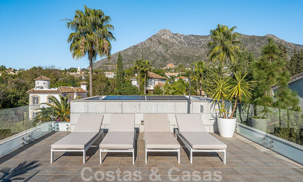 Vente d'une villa de luxe au style architectural contemporain avec vue sur la mer, située dans un quartier résidentiel recherché du Golden Mile de Marbella 50176