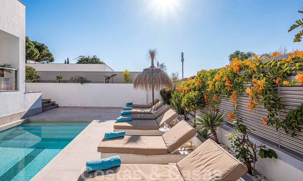 Vente d'une villa de luxe au style architectural contemporain avec vue sur la mer, située dans un quartier résidentiel recherché du Golden Mile de Marbella 50177