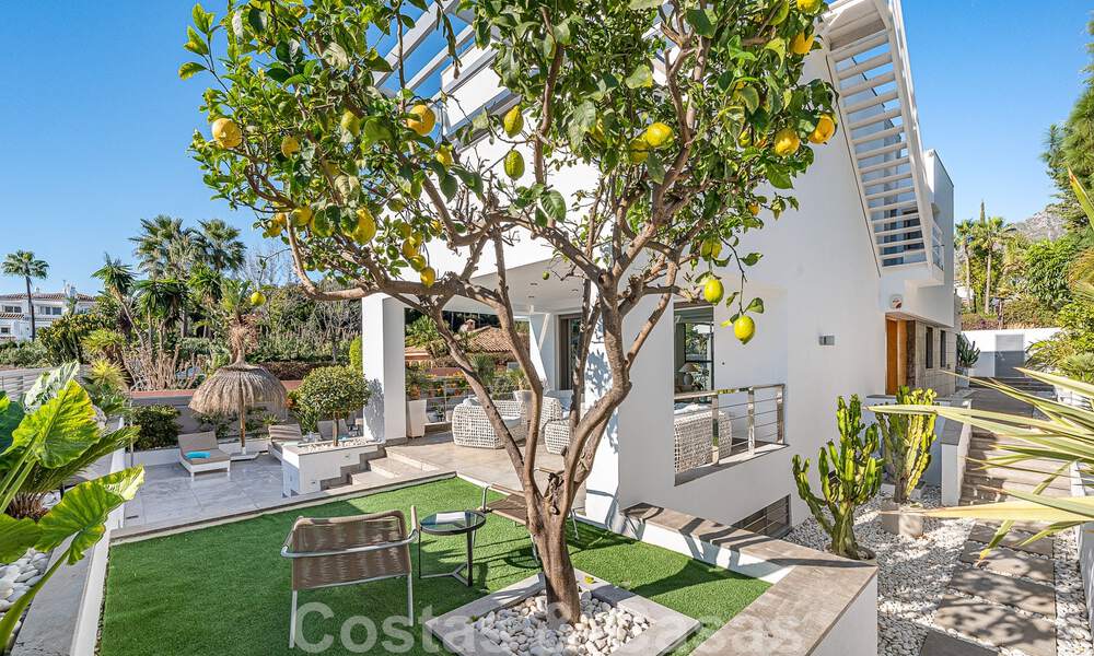 Vente d'une villa de luxe au style architectural contemporain avec vue sur la mer, située dans un quartier résidentiel recherché du Golden Mile de Marbella 50185