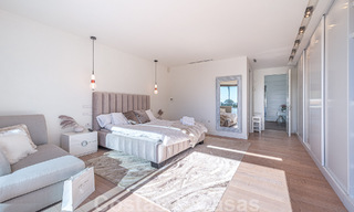Vente d'une villa de luxe au style architectural contemporain avec vue sur la mer, située dans un quartier résidentiel recherché du Golden Mile de Marbella 50197 