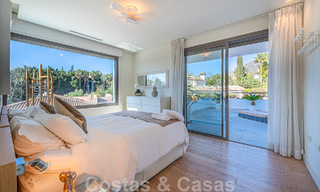 Vente d'une villa de luxe au style architectural contemporain avec vue sur la mer, située dans un quartier résidentiel recherché du Golden Mile de Marbella 50213 