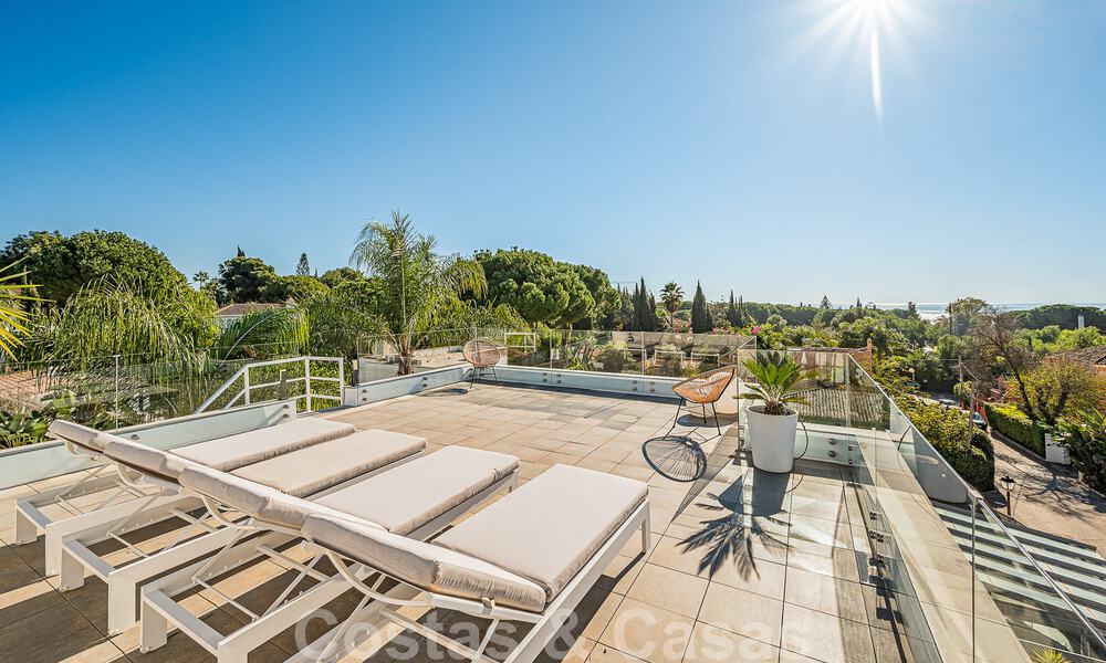 Vente d'une villa de luxe au style architectural contemporain avec vue sur la mer, située dans un quartier résidentiel recherché du Golden Mile de Marbella 50217