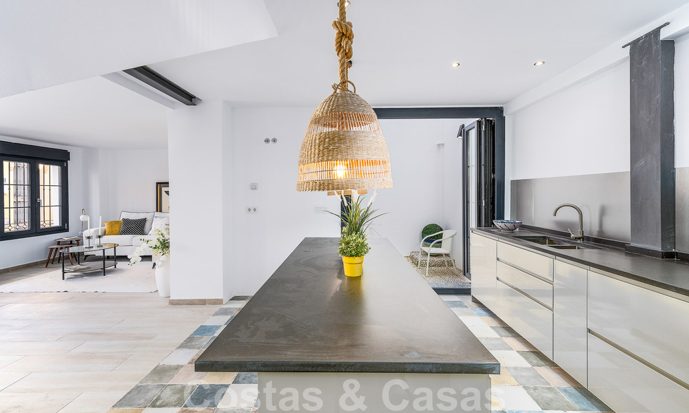 Superbe maison de ville à vendre à distance de marche de toutes les commodités dans la ville pittoresque d'Estepona 49860