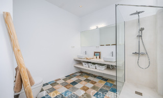 Superbe maison de ville à vendre à distance de marche de toutes les commodités dans la ville pittoresque d'Estepona 49866 