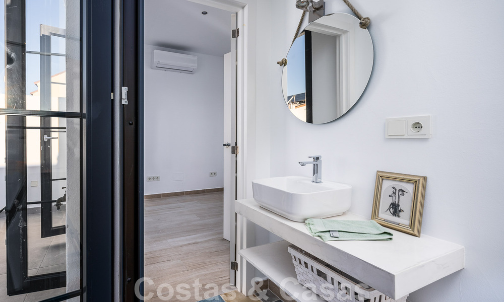 Superbe maison de ville à vendre à distance de marche de toutes les commodités dans la ville pittoresque d'Estepona 49875