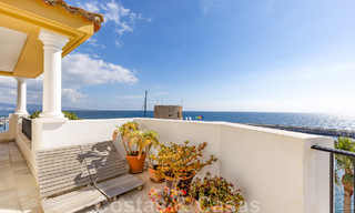Vente d'un gigantesque duplex penthouse avec vue imprenable sur la mer, sur la plage de la marina de Puerto Banus, à Marbella 49110 