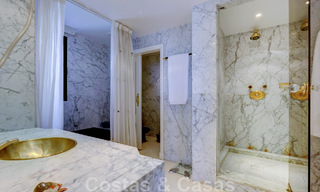 Vente d'un gigantesque duplex penthouse avec vue imprenable sur la mer, sur la plage de la marina de Puerto Banus, à Marbella 49113 