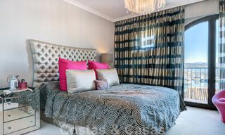 Vente d'un gigantesque duplex penthouse avec vue imprenable sur la mer, sur la plage de la marina de Puerto Banus, à Marbella 49133 