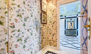 Vente d'un gigantesque duplex penthouse avec vue imprenable sur la mer, sur la plage de la marina de Puerto Banus, à Marbella 49139 