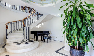 Vente d'un gigantesque duplex penthouse avec vue imprenable sur la mer, sur la plage de la marina de Puerto Banus, à Marbella 49150 