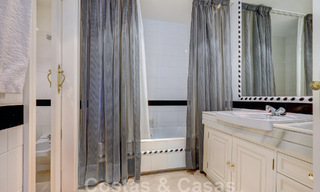 Vente d'un gigantesque duplex penthouse avec vue imprenable sur la mer, sur la plage de la marina de Puerto Banus, à Marbella 49155 