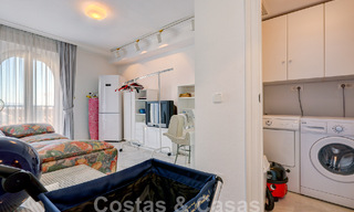 Vente d'un gigantesque duplex penthouse avec vue imprenable sur la mer, sur la plage de la marina de Puerto Banus, à Marbella 49156 