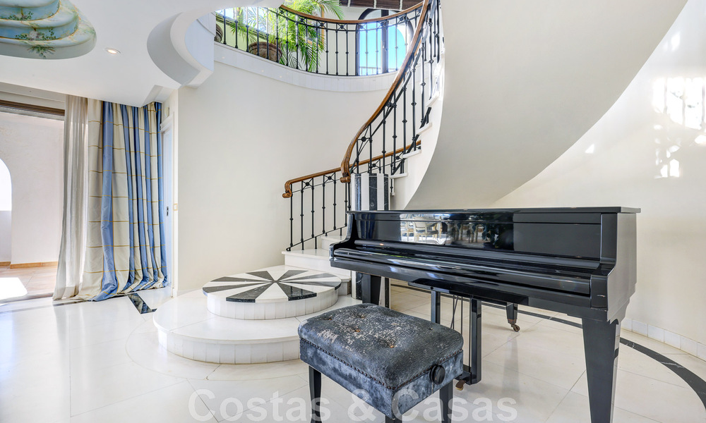 Vente d'un gigantesque duplex penthouse avec vue imprenable sur la mer, sur la plage de la marina de Puerto Banus, à Marbella 49159