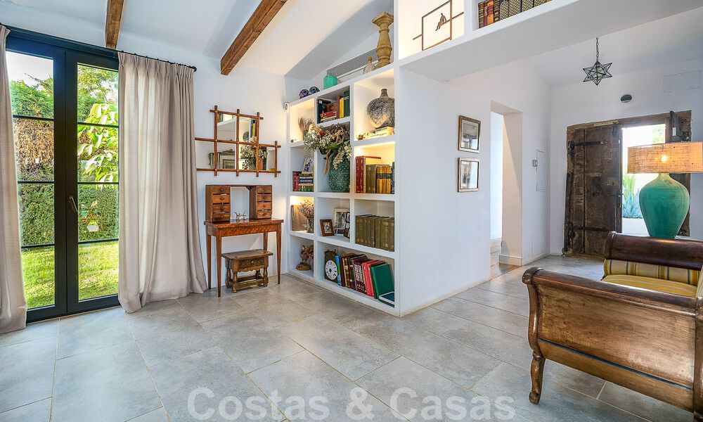 Belle villa de style Ibiza à vendre avec une grande maison pour invités séparée, située à l'ouest de Marbella 49923