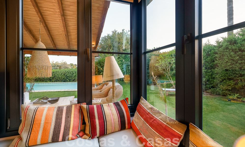 Belle villa de style Ibiza à vendre avec une grande maison pour invités séparée, située à l'ouest de Marbella 49927