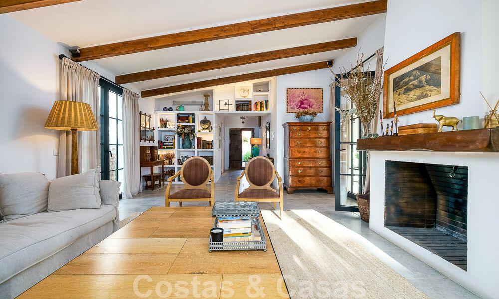 Belle villa de style Ibiza à vendre avec une grande maison pour invités séparée, située à l'ouest de Marbella 49928