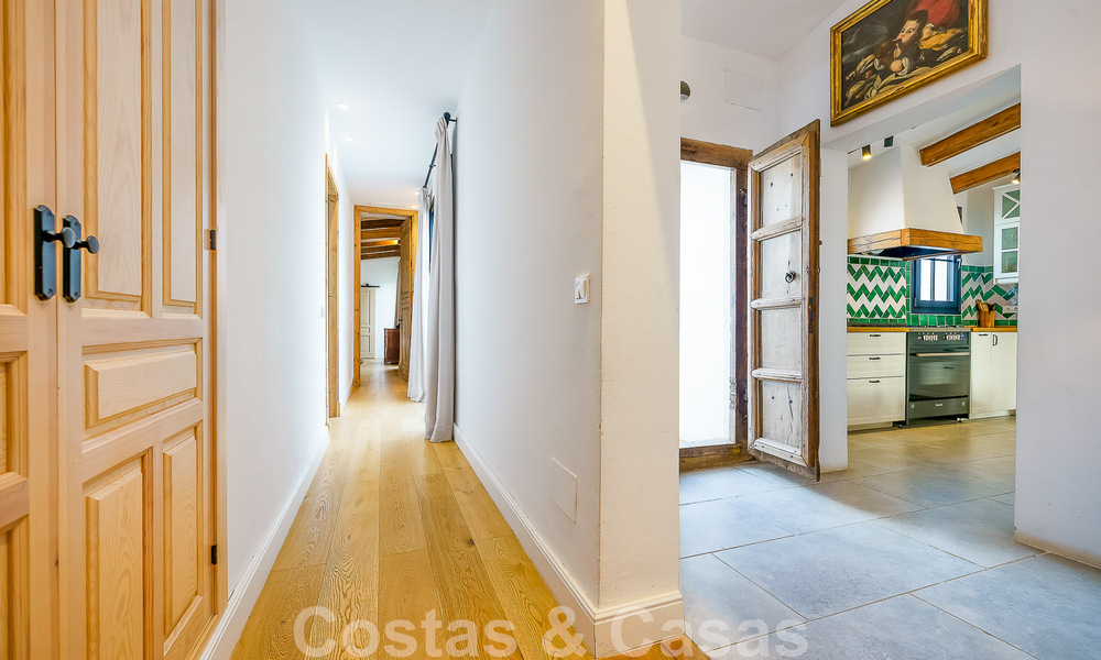 Belle villa de style Ibiza à vendre avec une grande maison pour invités séparée, située à l'ouest de Marbella 49929