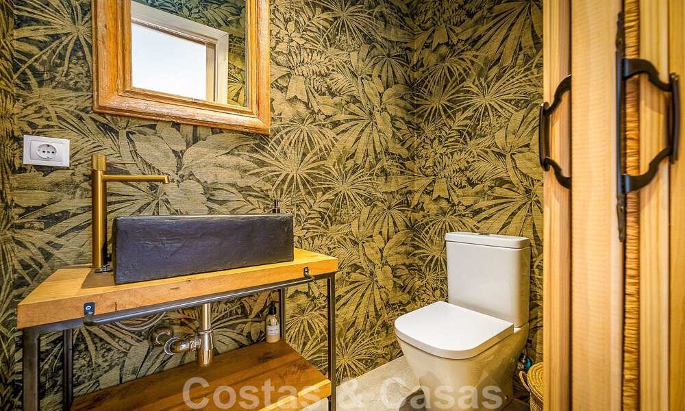 Belle villa de style Ibiza à vendre avec une grande maison pour invités séparée, située à l'ouest de Marbella 49931