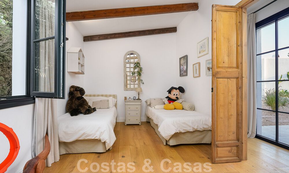 Belle villa de style Ibiza à vendre avec une grande maison pour invités séparée, située à l'ouest de Marbella 49932