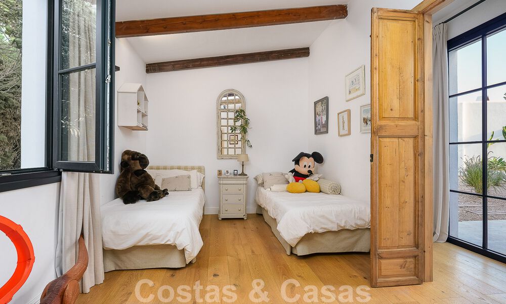Belle villa de style Ibiza à vendre avec une grande maison pour invités séparée, située à l'ouest de Marbella 49932
