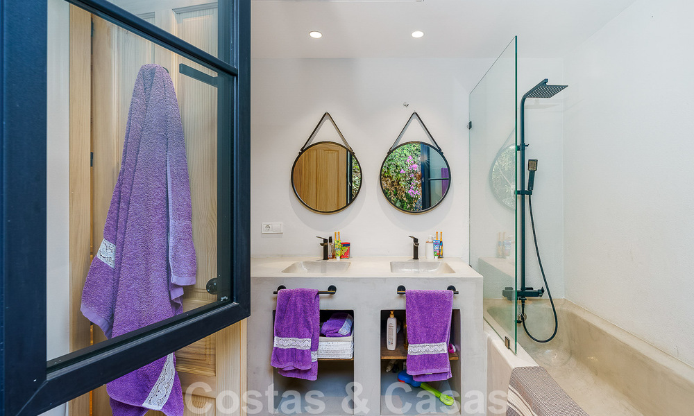 Belle villa de style Ibiza à vendre avec une grande maison pour invités séparée, située à l'ouest de Marbella 49934