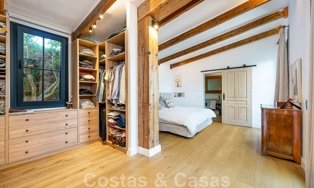 Belle villa de style Ibiza à vendre avec une grande maison pour invités séparée, située à l'ouest de Marbella 49937