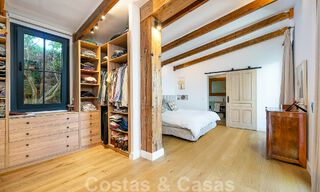 Belle villa de style Ibiza à vendre avec une grande maison pour invités séparée, située à l'ouest de Marbella 49937 