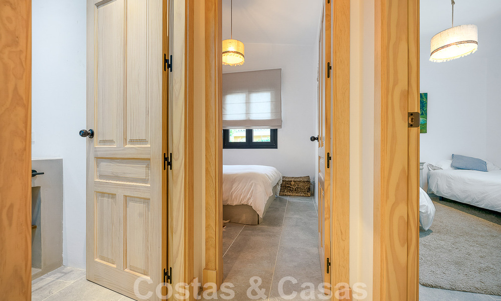 Belle villa de style Ibiza à vendre avec une grande maison pour invités séparée, située à l'ouest de Marbella 49952